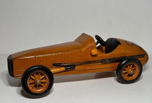 Rennwagen aus lackiertem - , holz