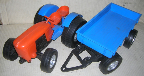Großer alter traktor - großer,
